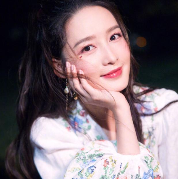 跑男李沁迪丽热巴转圈(李沁杨幂身高对比) 跑男李沁迪丽热巴转圈(李沁杨幂身高对比)