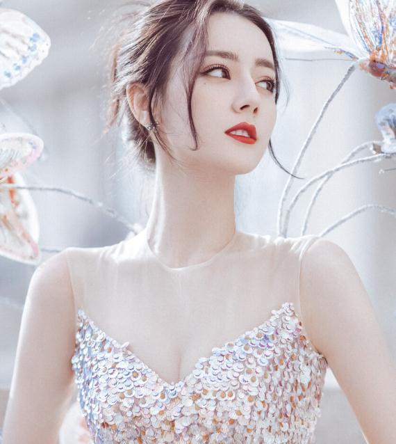 迪丽热巴张艺兴恋情是真的吗(迪丽热巴的身材) 迪丽热巴张艺兴恋情是真的吗(迪丽热巴的身材)